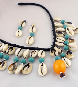 African Shell Necklace And Earring Set
